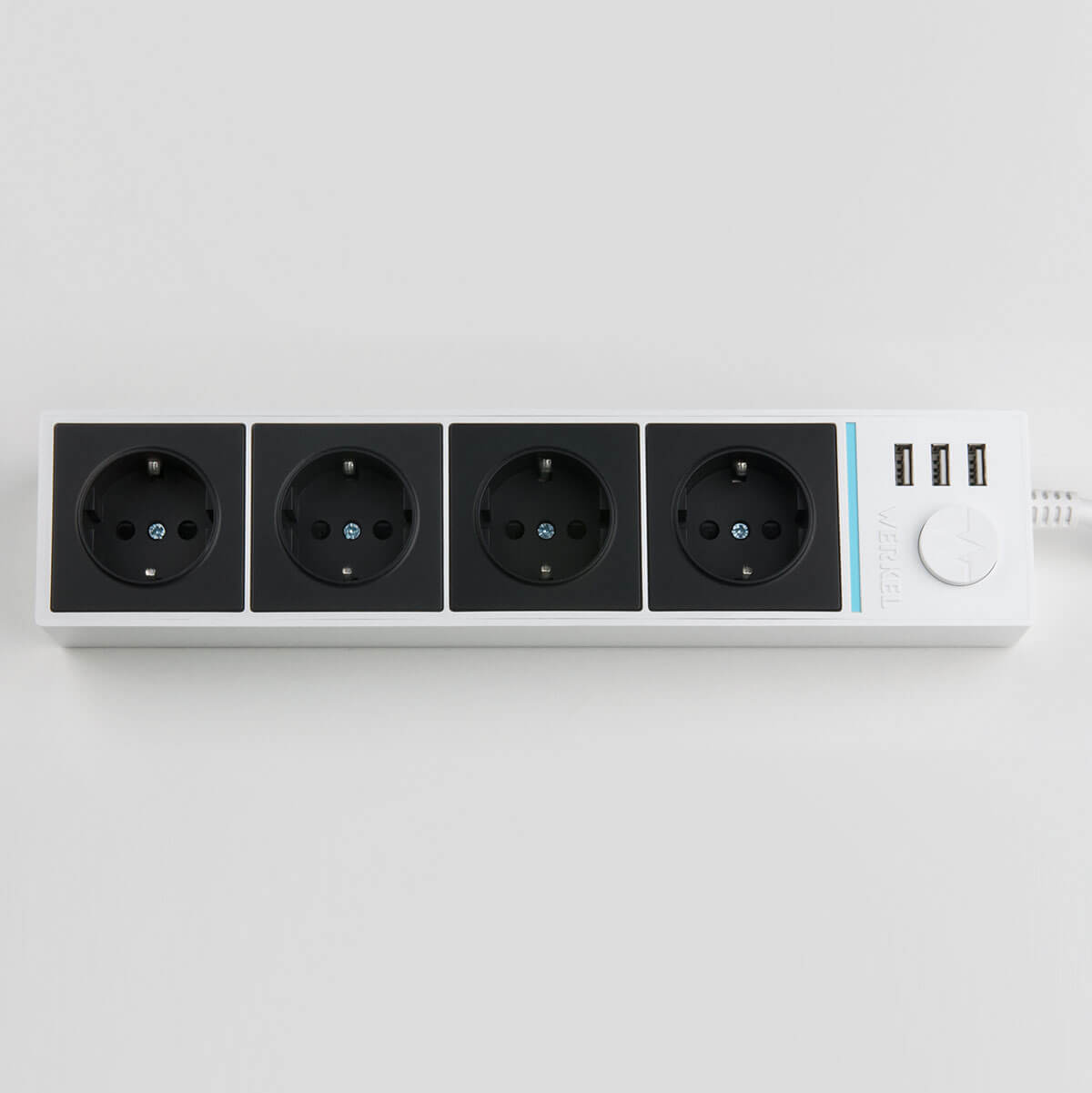 Розеточный блок 4гн 3USB х 1,7м с/з Werkel WL20-04-03 4690389128387 4690389128387 - магазин электротехники Electroshop