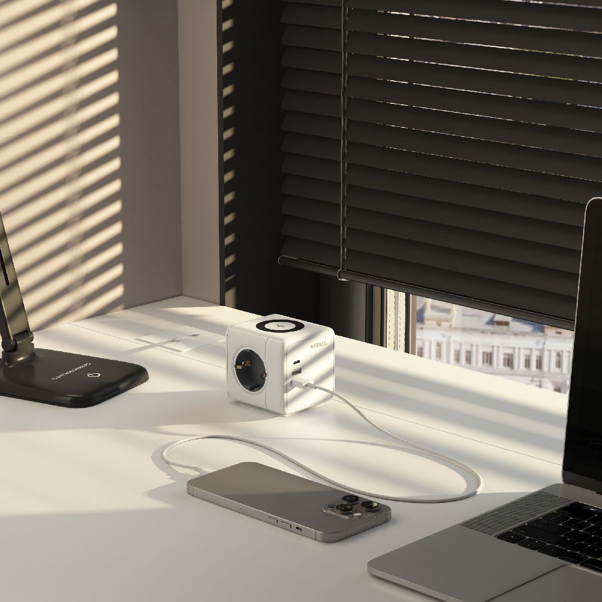 Розеточный блок 3-местный + 3 USB + беспроводная зарядка Werkel 4690389204265 W6513501 a066454 4690389204265 - магазин электротехники Electroshop