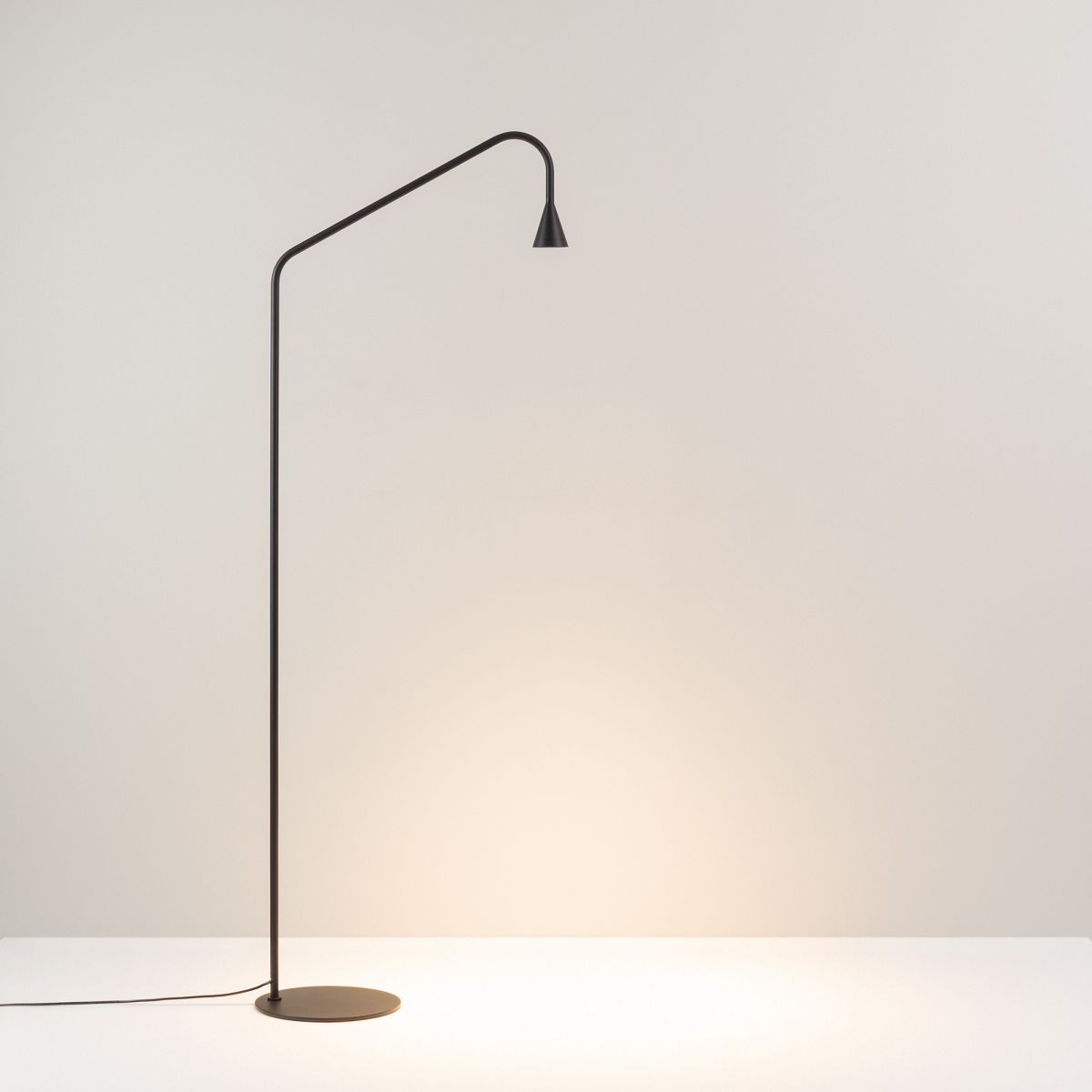 Торшер Arlight SP-RINAR-FLOOR-5W Warm3000 (BK, 36 deg, 230V) (IP20 Металл) 059322 059322 - магазин электротехники Electroshop