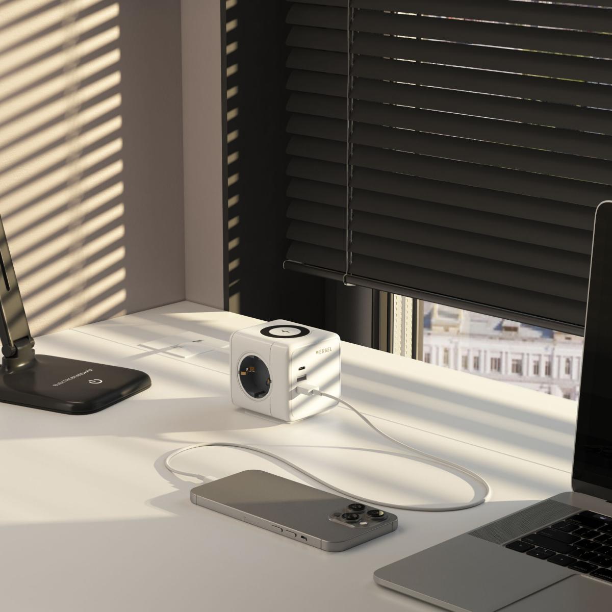 Розеточный блок 3-местный + 3 USB + беспроводная зарядка Werkel 4690389204265 W6513501 a066454 4690389204265 - магазин электротехники Electroshop