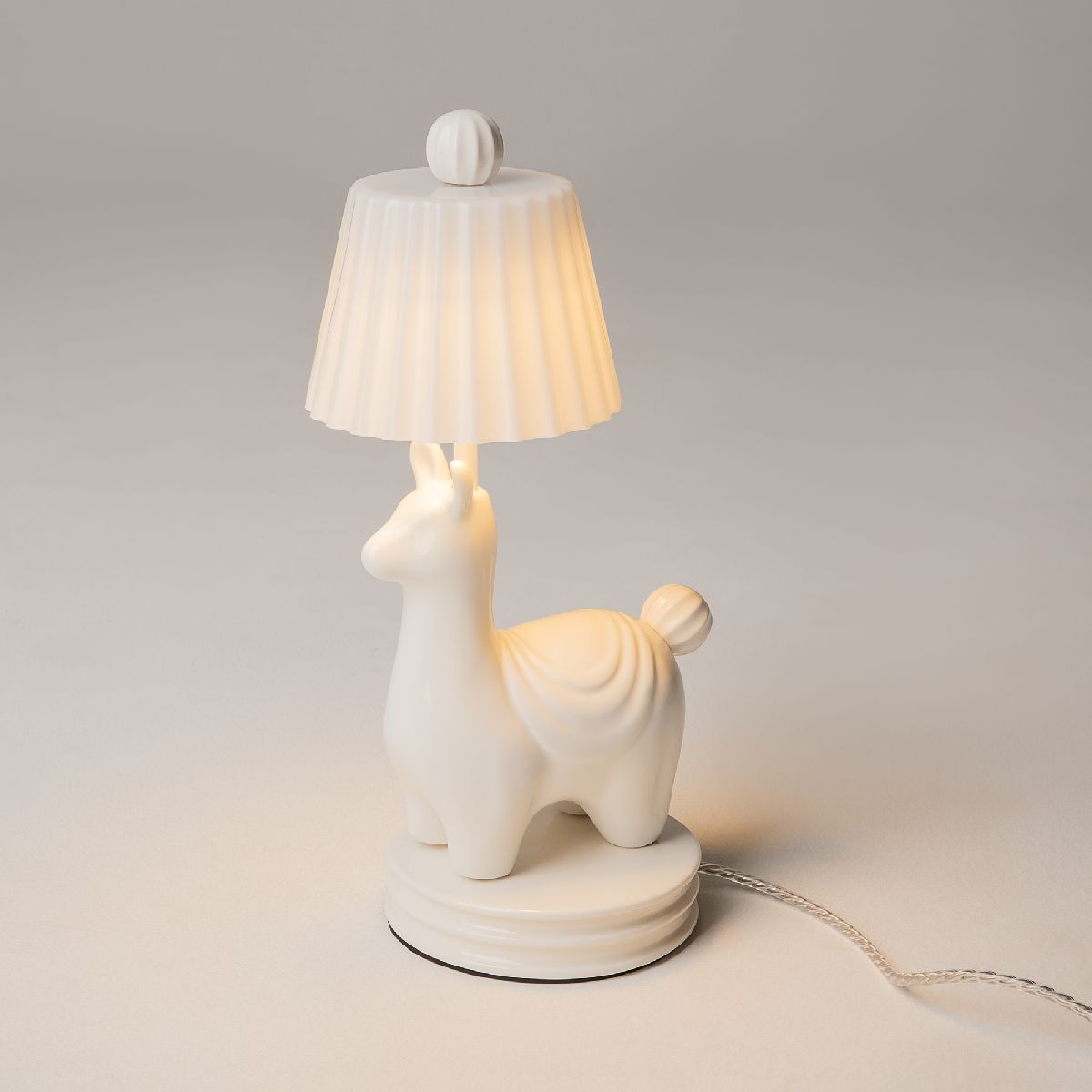 Настольная лампа Maytoni Senor alpaca MOD377TL-L5W3K MOD377TL-L5W3K - магазин электротехники Electroshop