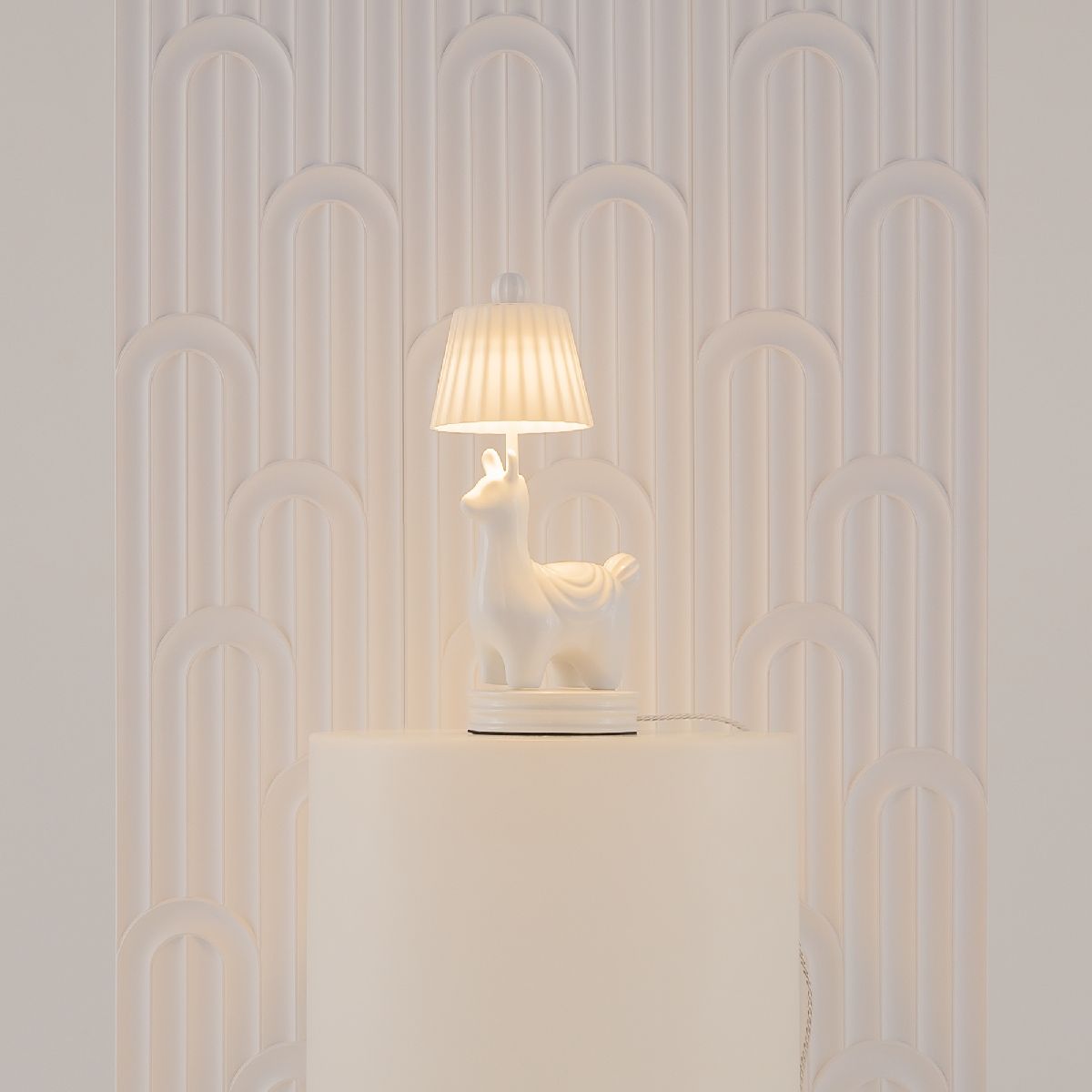 Настольная лампа Maytoni Senor alpaca MOD377TL-L5W3K MOD377TL-L5W3K - магазин электротехники Electroshop