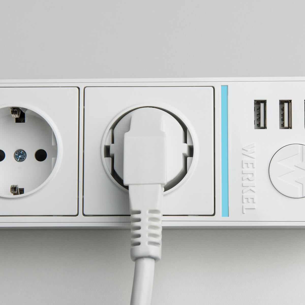 Розеточный блок 4гн 3USB х 1,7м с/з Werkel WL20-04-03 4690389128370 4690389128370 - магазин электротехники Electroshop