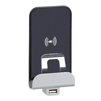 Беспроводное зарядное устройство Qi 1А с дополнительным разьемом USB A 5В 2,4А.Legrand Etika Белый  672237 672237 - магазин электротехники Electroshop